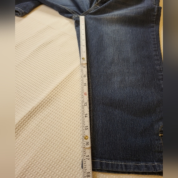 Blue Identity Women's Embroidered Bermuda Jean Shorts - Picture 10 of 10